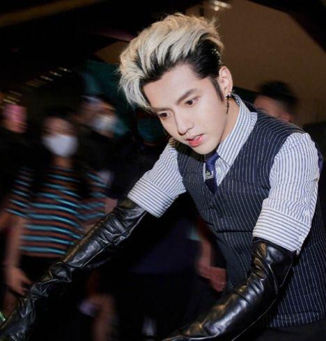 爆料娱乐圈吴亦凡,真相与争议交织的明星之路